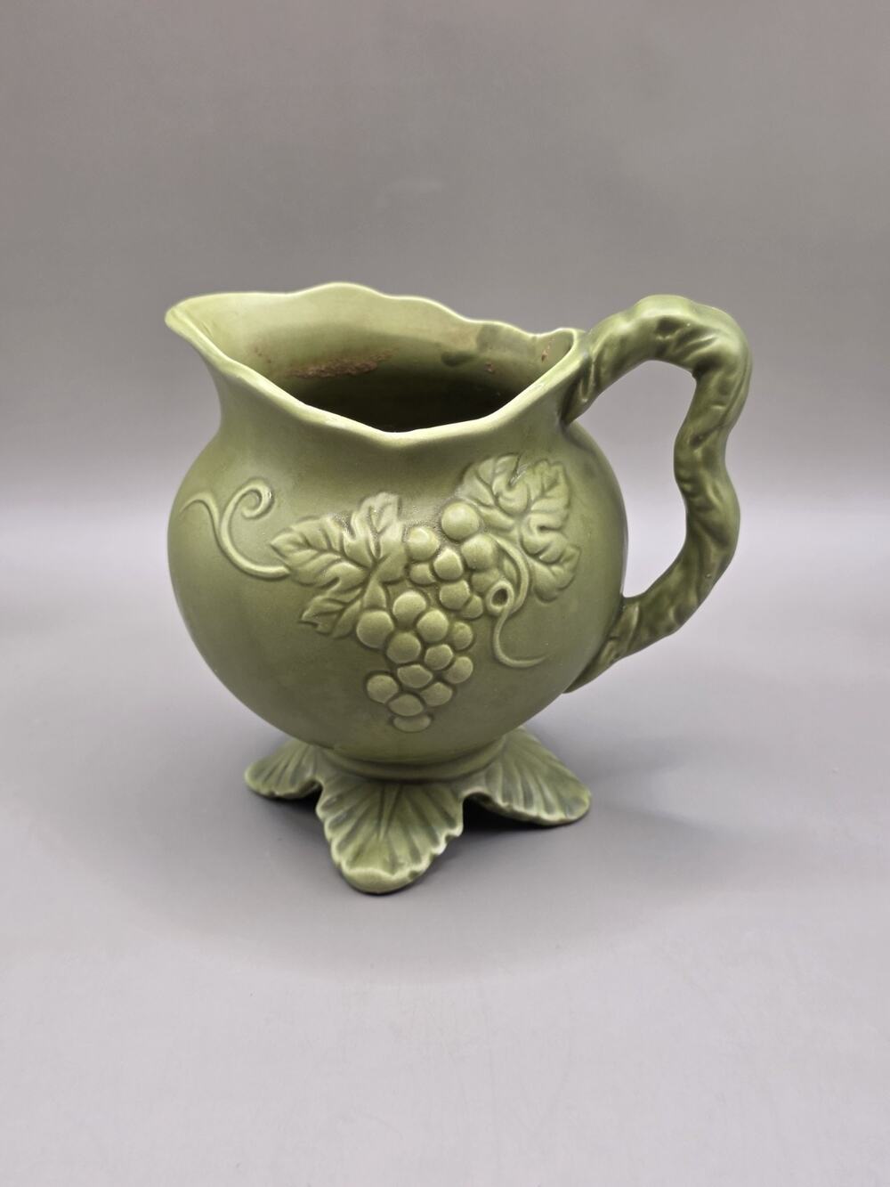 Vtg Inarco Cleveland Ohio Green Ceramic Pitcher Embossed Grapes Model E-1940